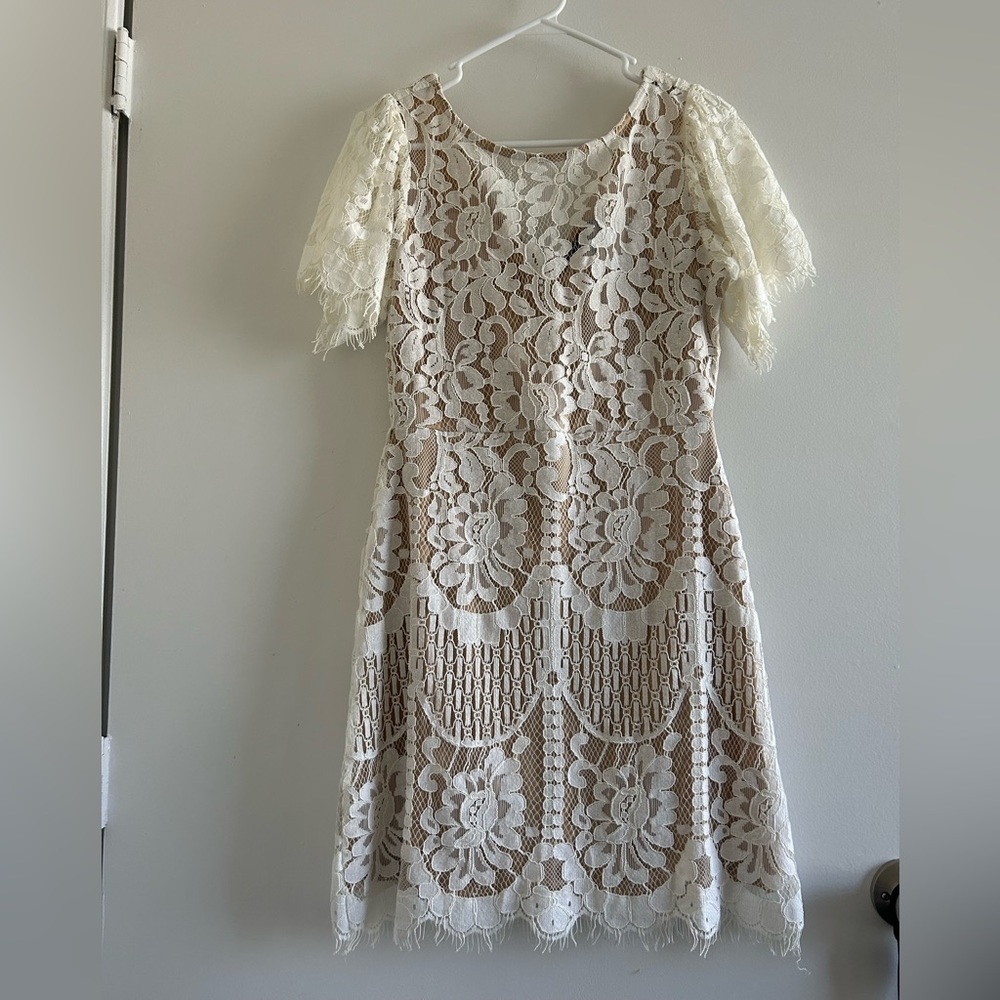 Lulu’s Pearson White Lace Short Sleeve Dress- Like New